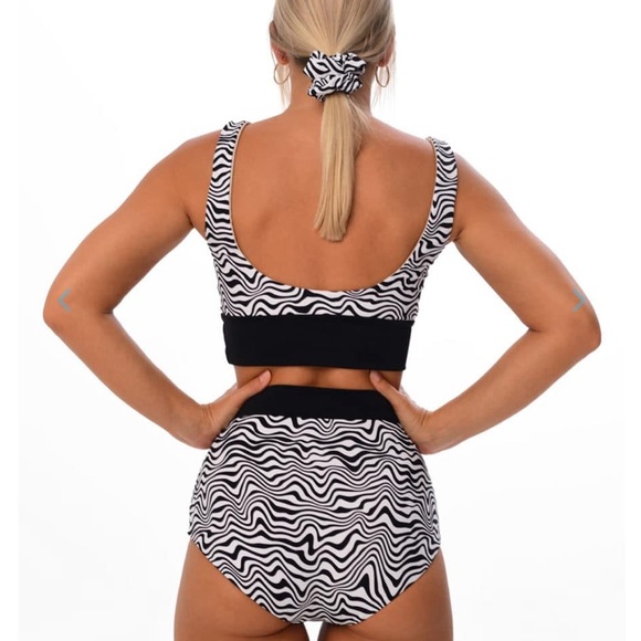 Halla halla sustainable swimwear set - Picture 6 of 11